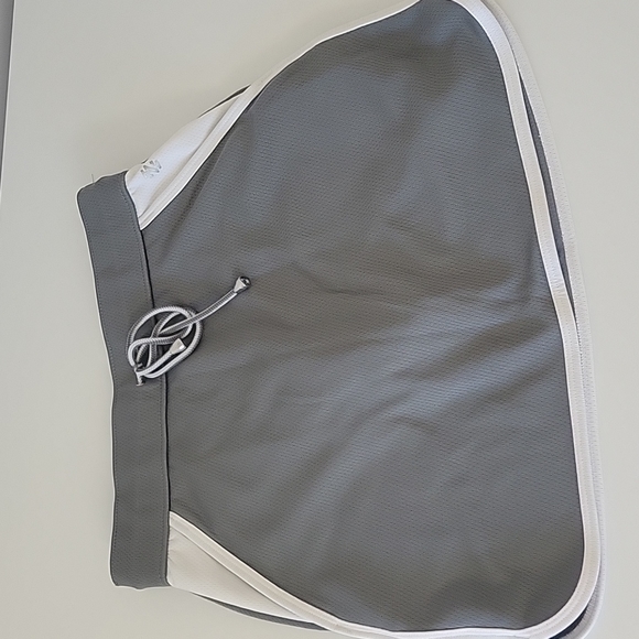 Izod golf skort - Picture 1 of 2